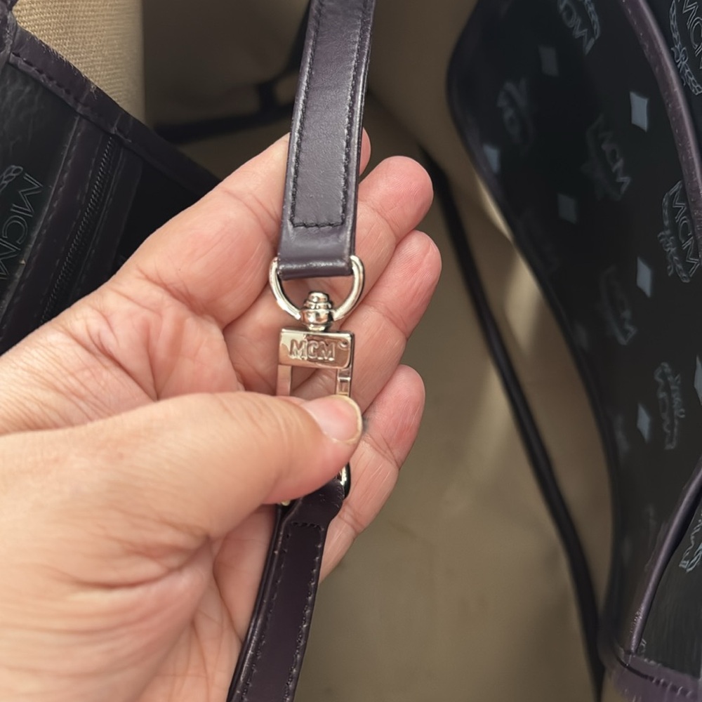 🚨SOLD🚨MCM Princess Lion Tote & Pouch - Picture 10 of 13